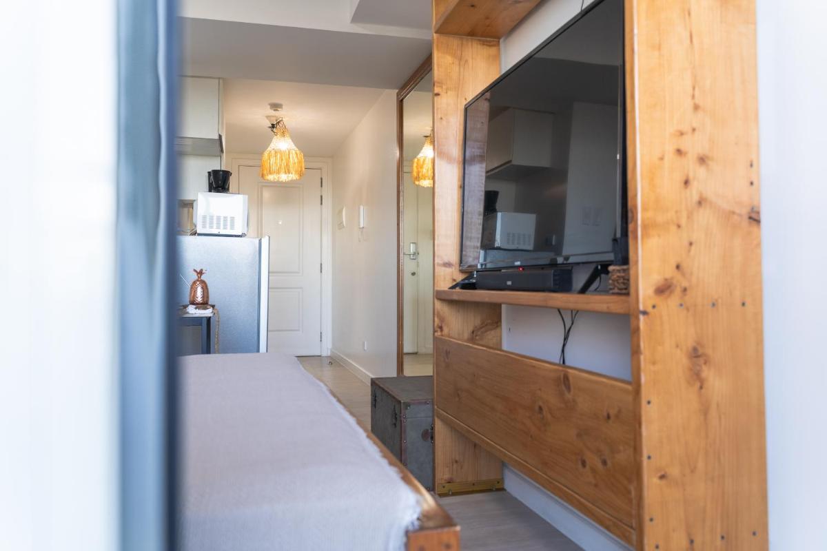 R'Holistay Azure North KING SIZE BED & Wave POOL - Housity