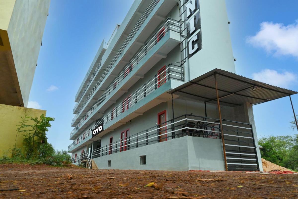 OYO Flagship Hotel Titanic - Housity