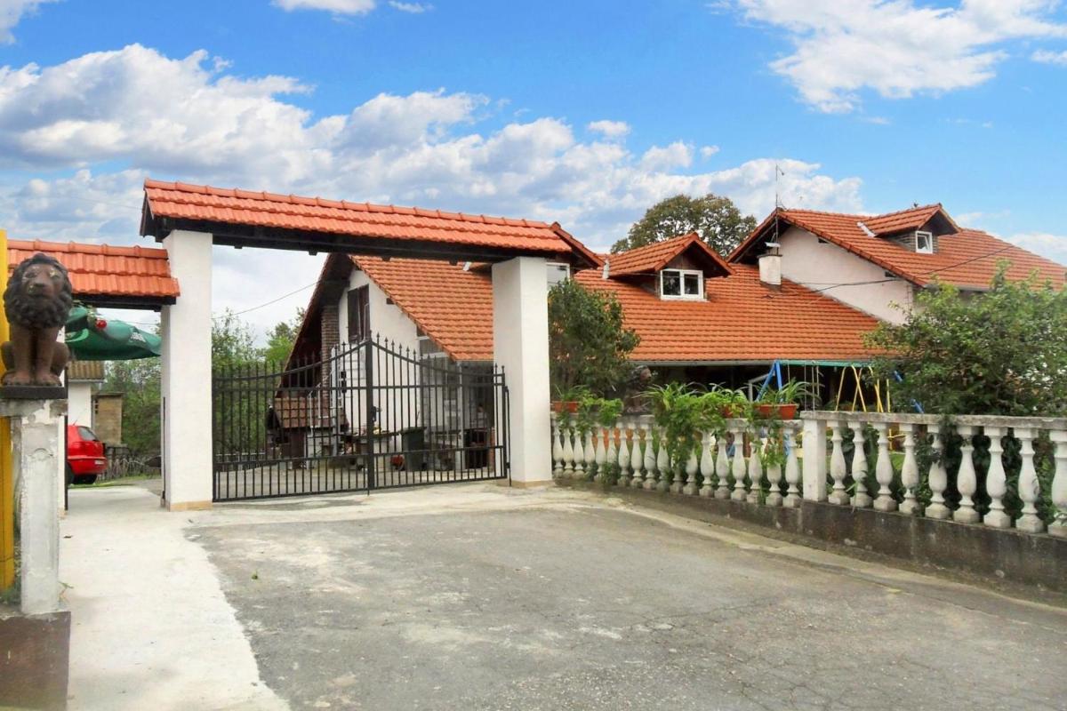 Idyllic House in Kutina with Enclosed Garden - Housity