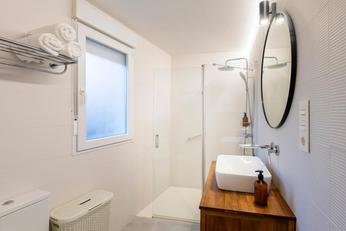 APARTAMENTO TURISTICO A 140 M PLAYA CANELIÑAS- Portonovo- 2 HABIT 4-6 pax 102 - Housity