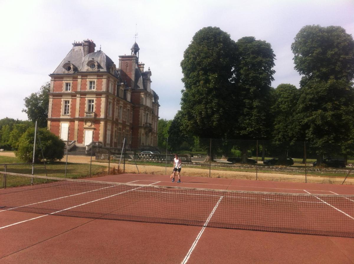 The Orangery apartment, Chateau de la Trousse - Housity