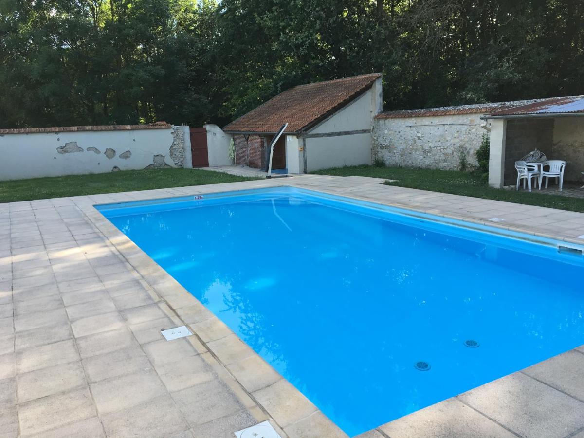 The Orangery apartment, Chateau de la Trousse - Housity