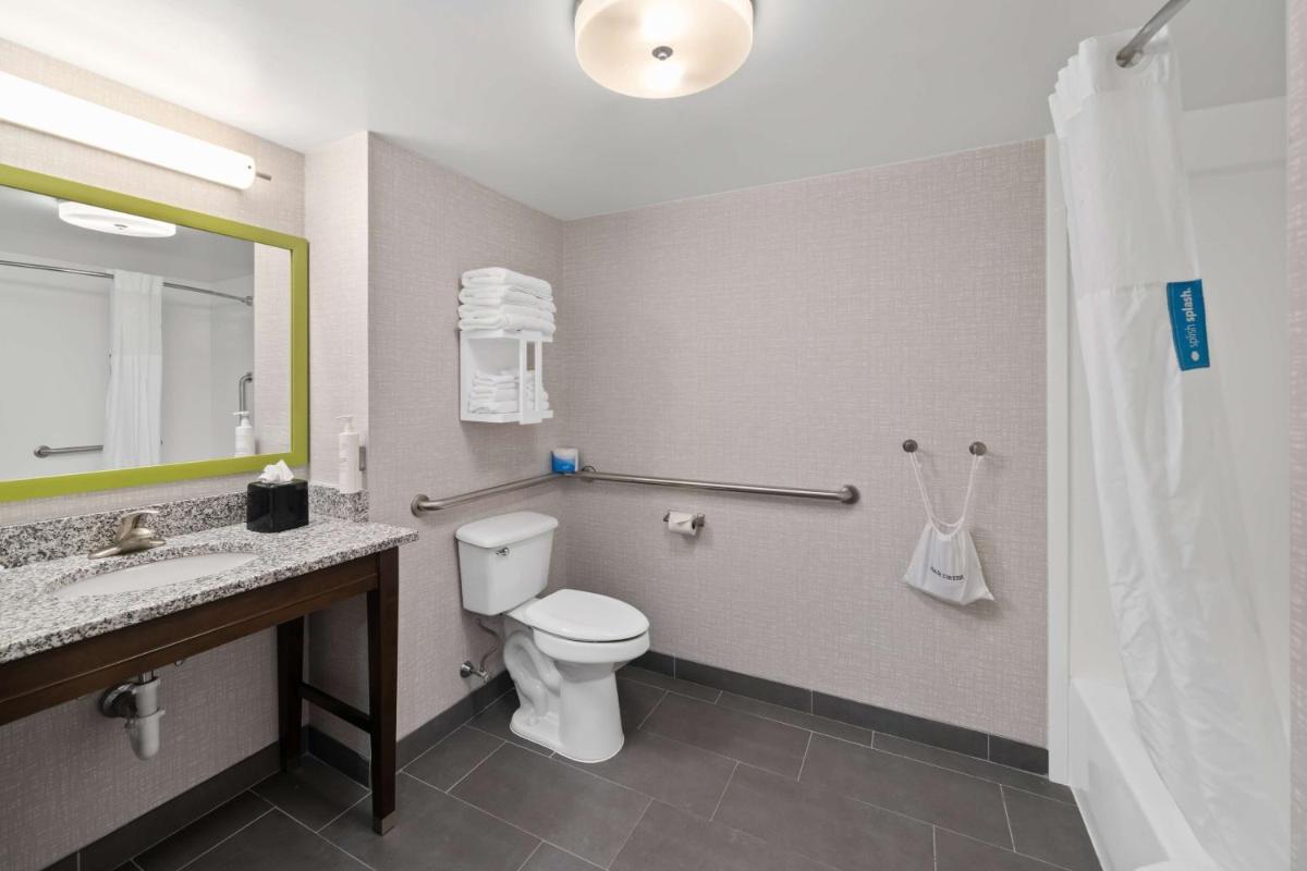 Hampton Inn Franklin - Housity