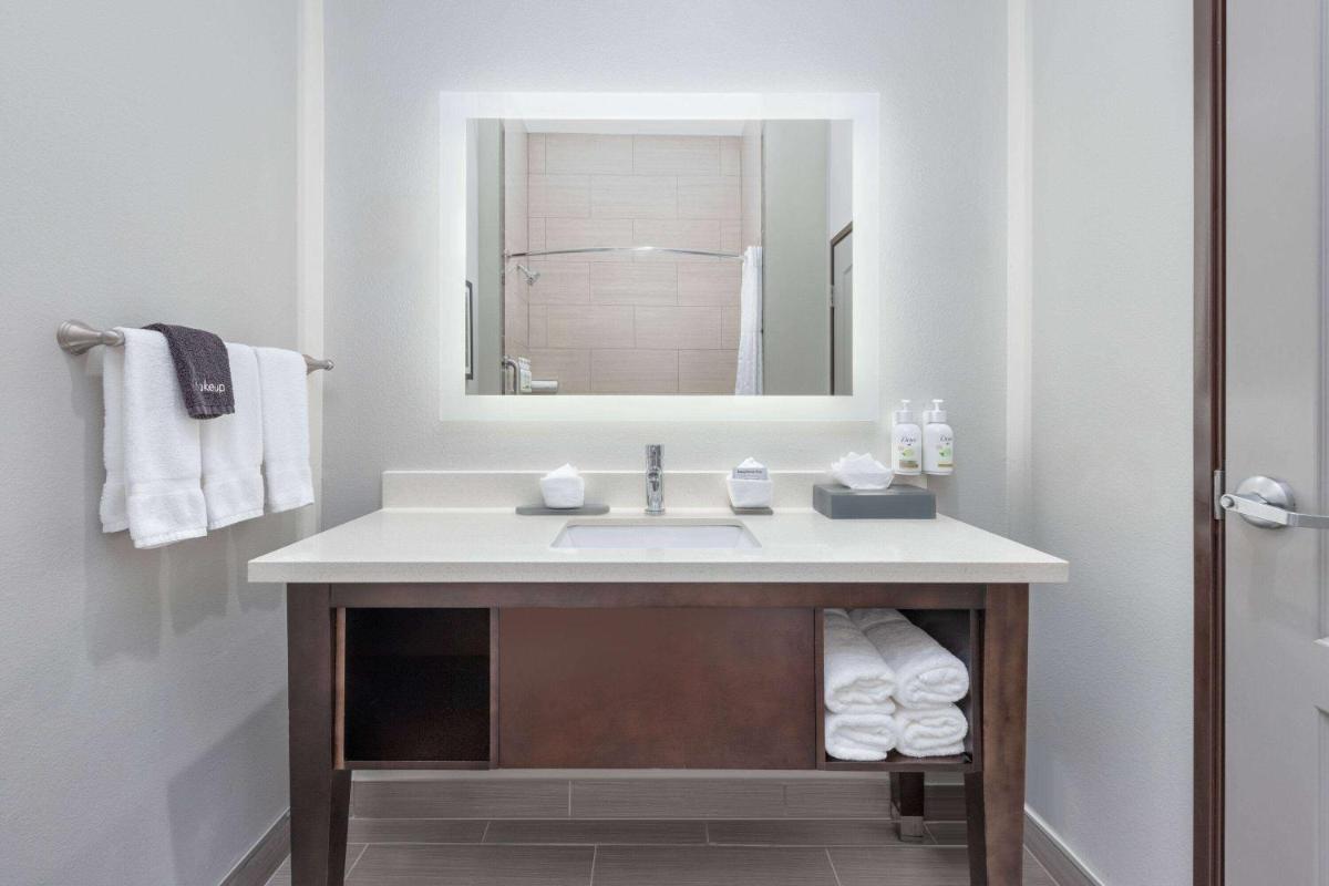 La Quinta by Wyndham Tyler - University Area - Housity