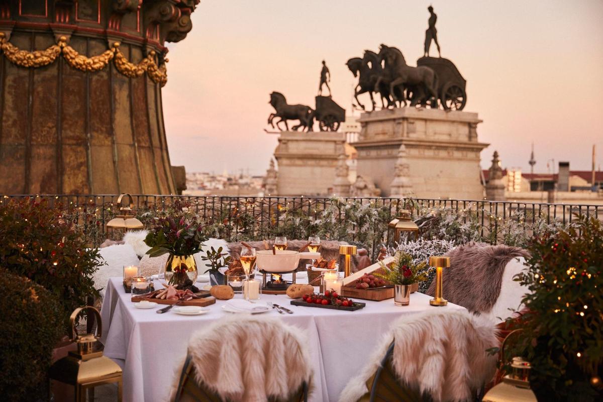 Comida en o cerca de este hotel