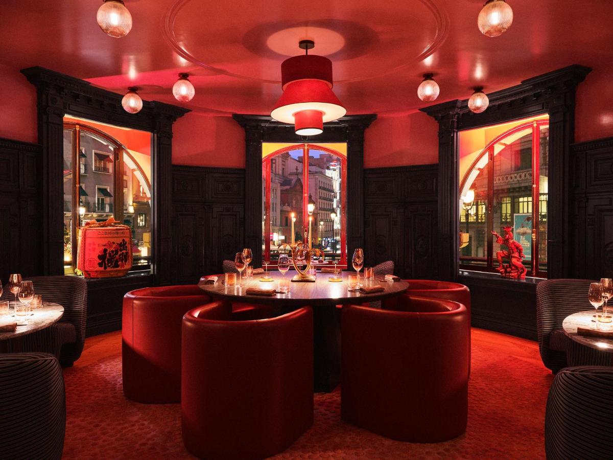 Un restaurante o sitio para comer en Four Seasons Hotel Madrid