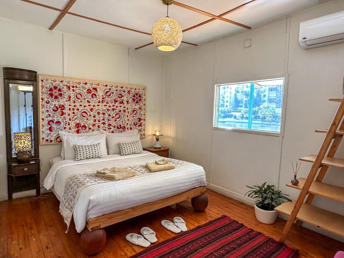 Houseboat65 - Historic home on the Nile - Central Cairo - Housity