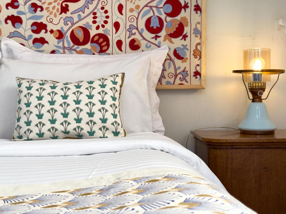 Houseboat65 - Historic home on the Nile - Central Cairo - Housity