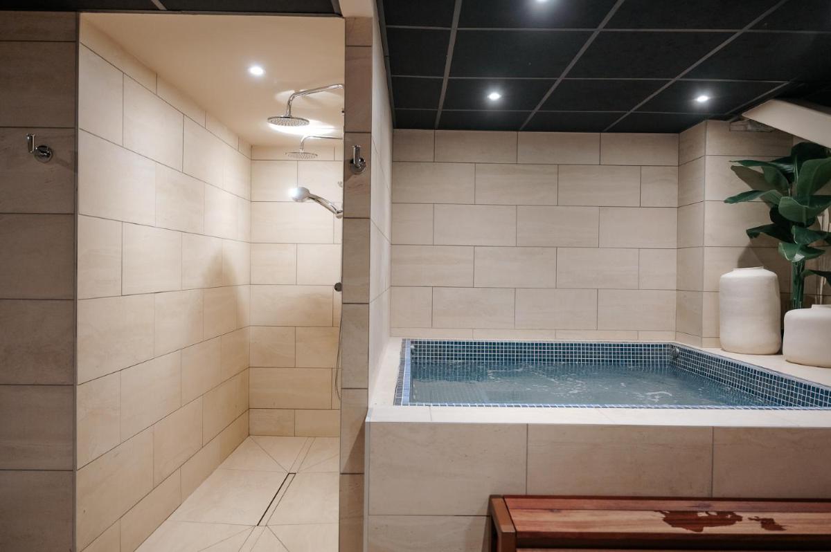 Salle de bains dans l'établissement Keystone Hôtel & Spa