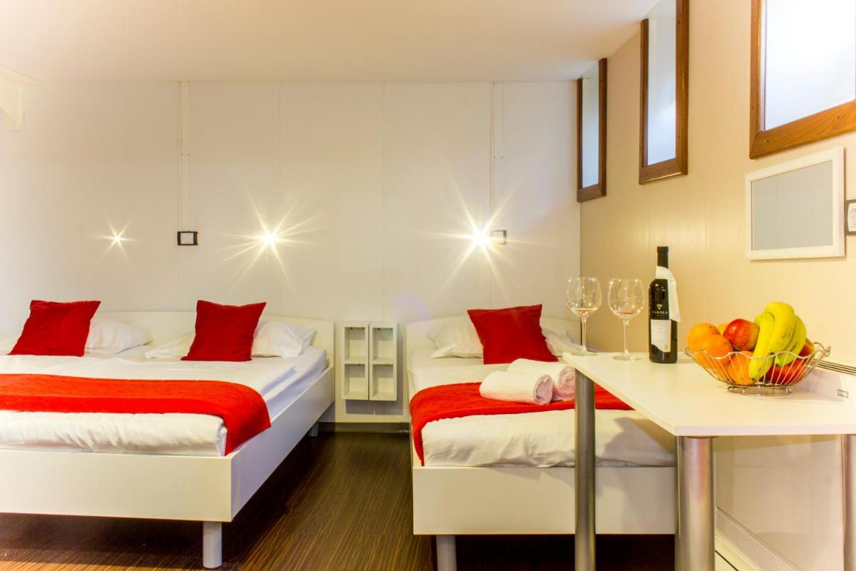 Botel Marina - Housity
