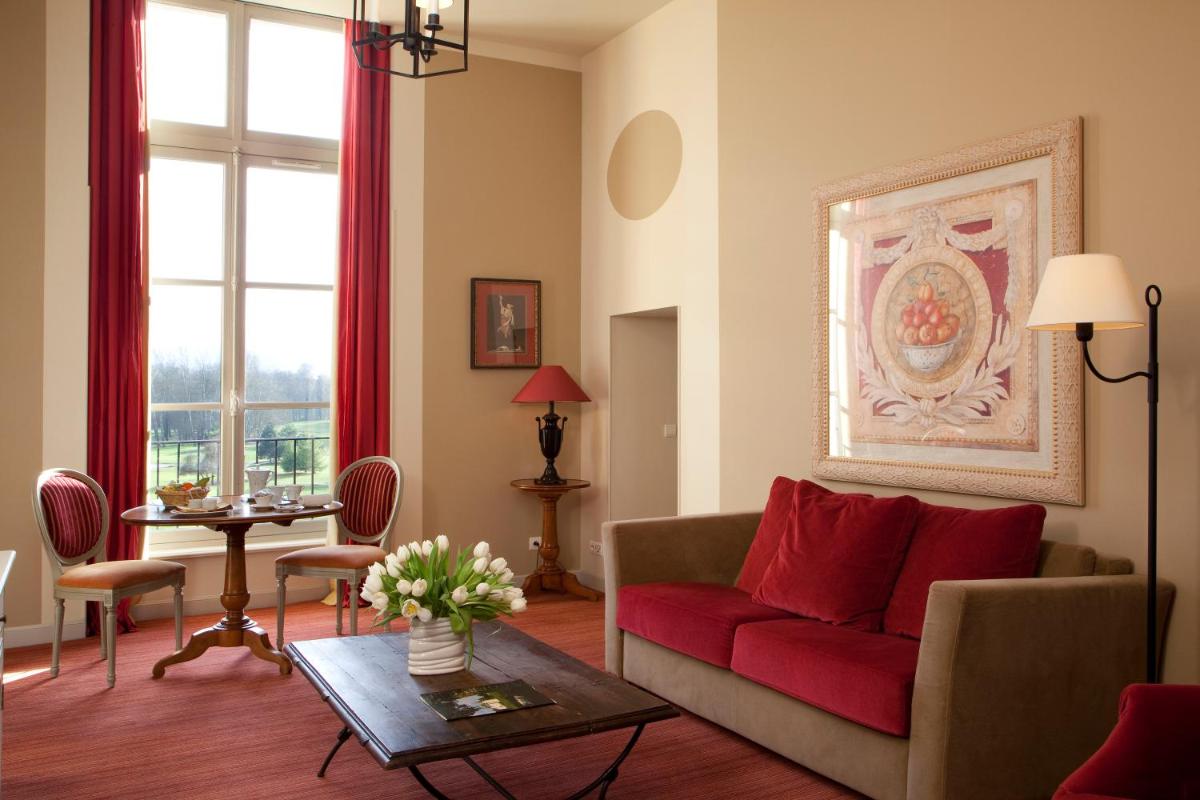 Coin salon dans l'établissement Château d'Augerville Golf & Spa Resort - TemptingPlaces Collection