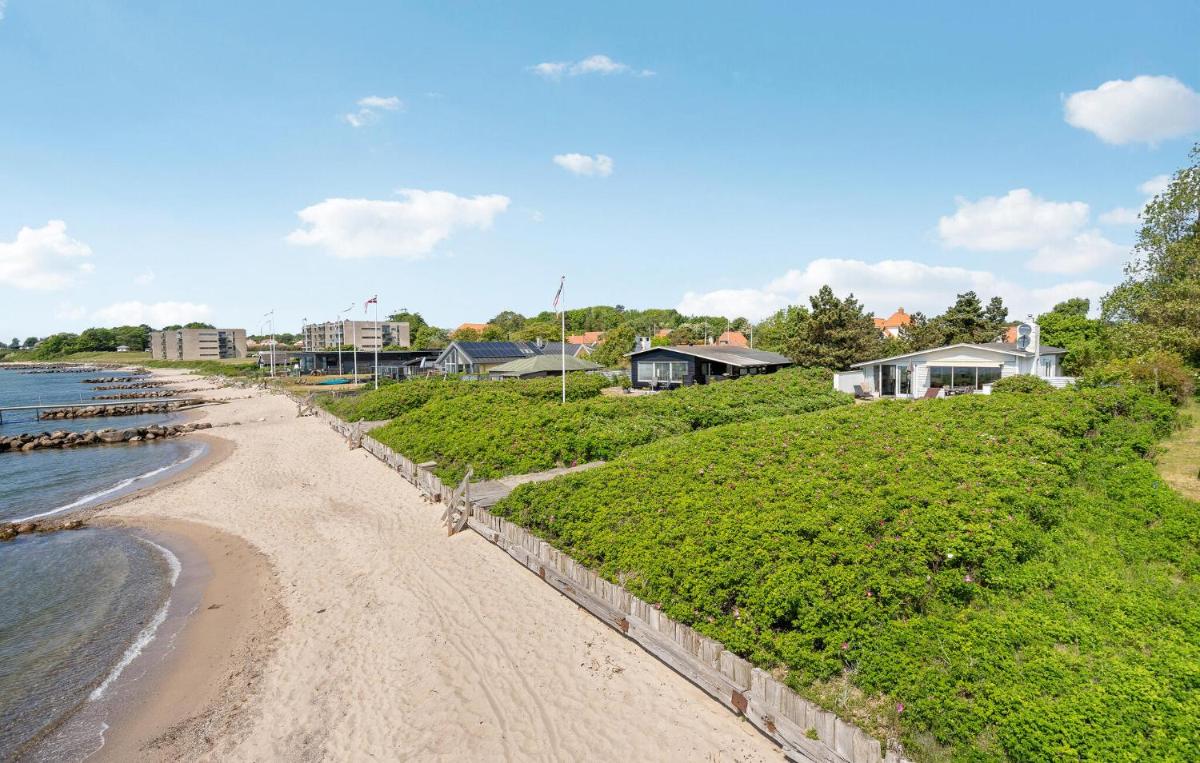 Three-Bedroom Holiday Home In Juelsminde - Housity