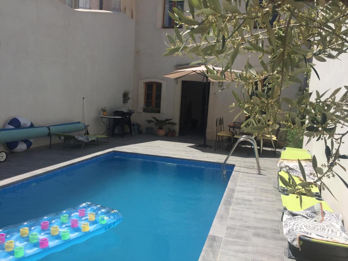 Stylish large house with heated pool in historic village - Housity