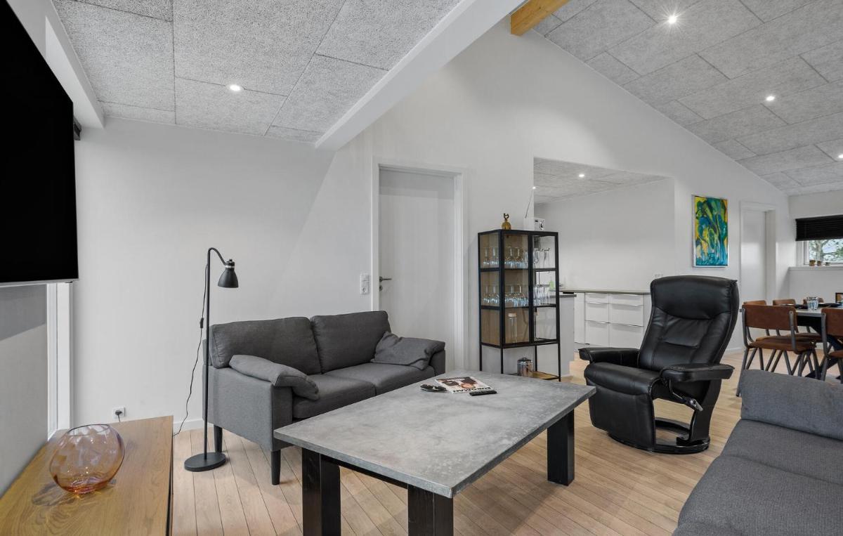 Beautiful Home In Ulfborg With Sauna - Housity