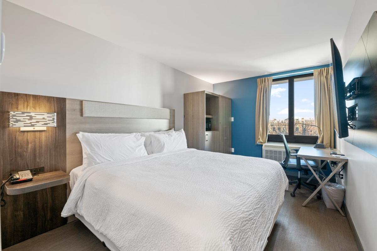 Holiday Inn Express & Suites Bronx - Barnabas area by IHG - Housity