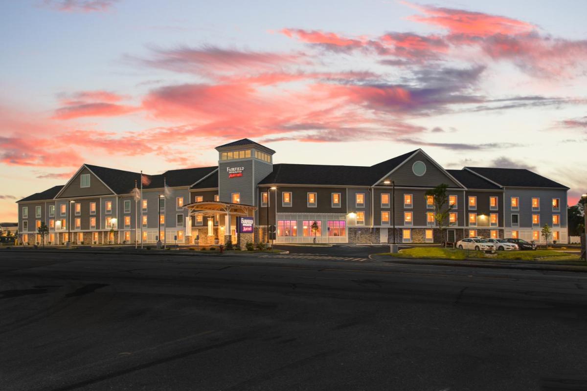 Fairfield Inn & Suites by Marriott Cape Cod Hyannis - Housity