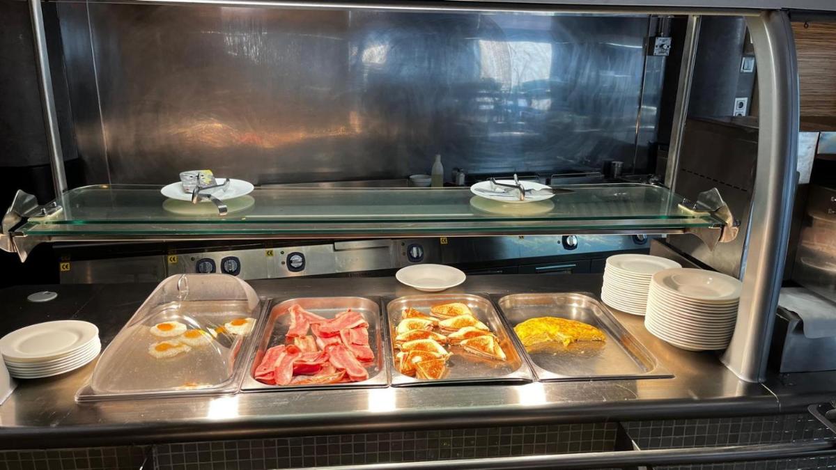 Comida en o cerca de este hotel