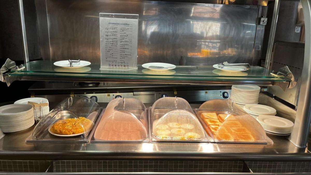 Comida en o cerca de este hotel