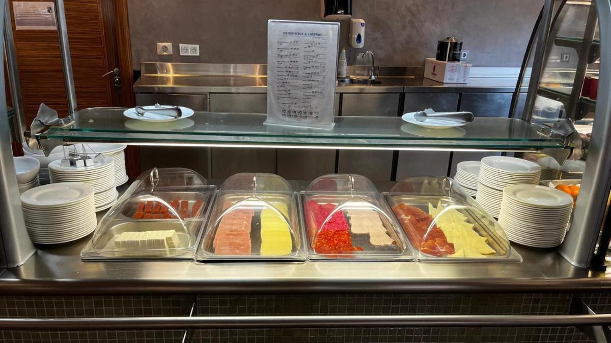 Comida en o cerca de este hotel