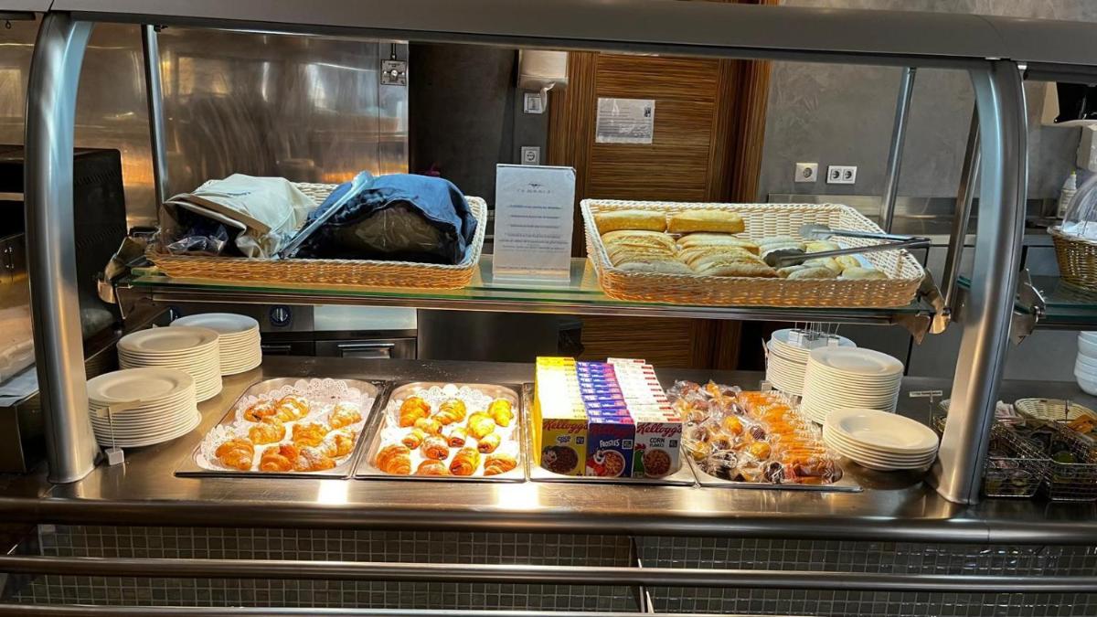 Comida en o cerca de este hotel