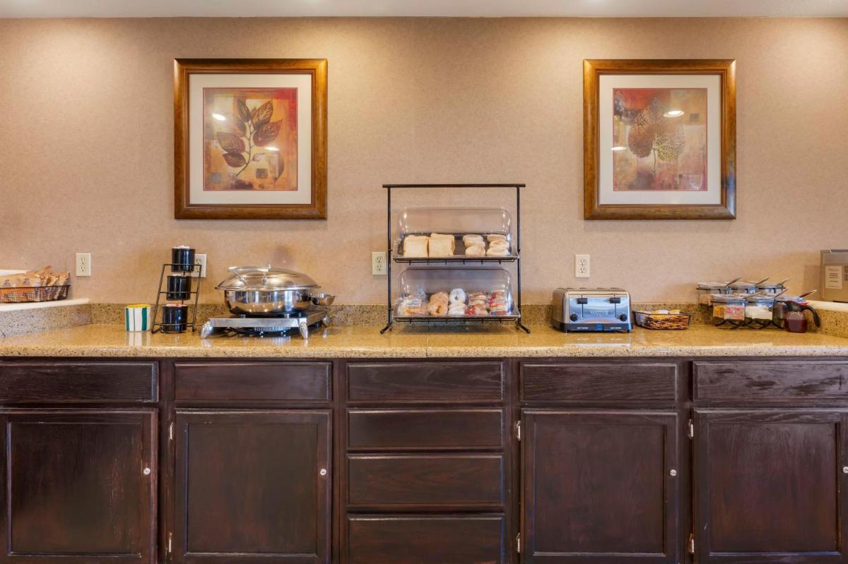 Best Western Desert Inn - Housity