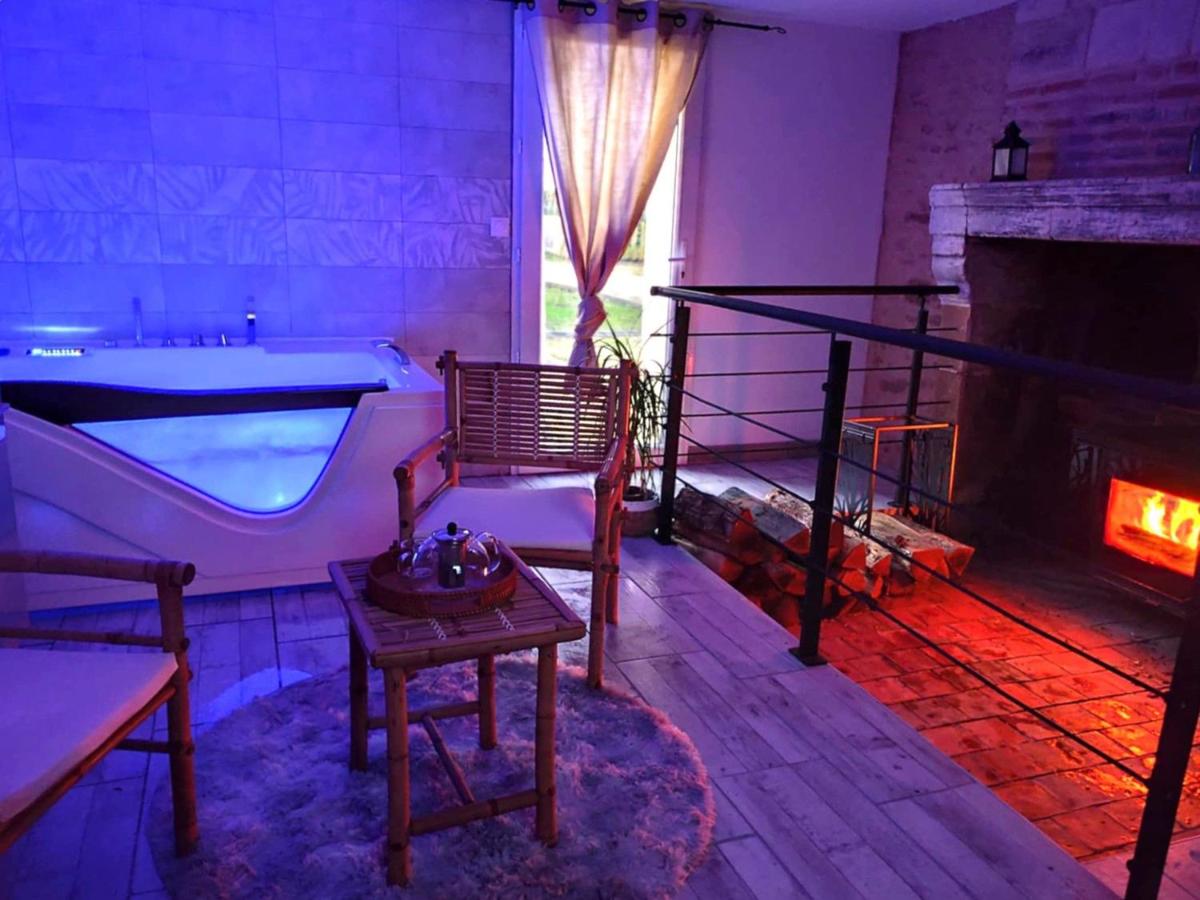 Gîte de charme rénové avec jardin clos, baignoire balnéo et proche d'Angers - FR-1-622-27 - Housity