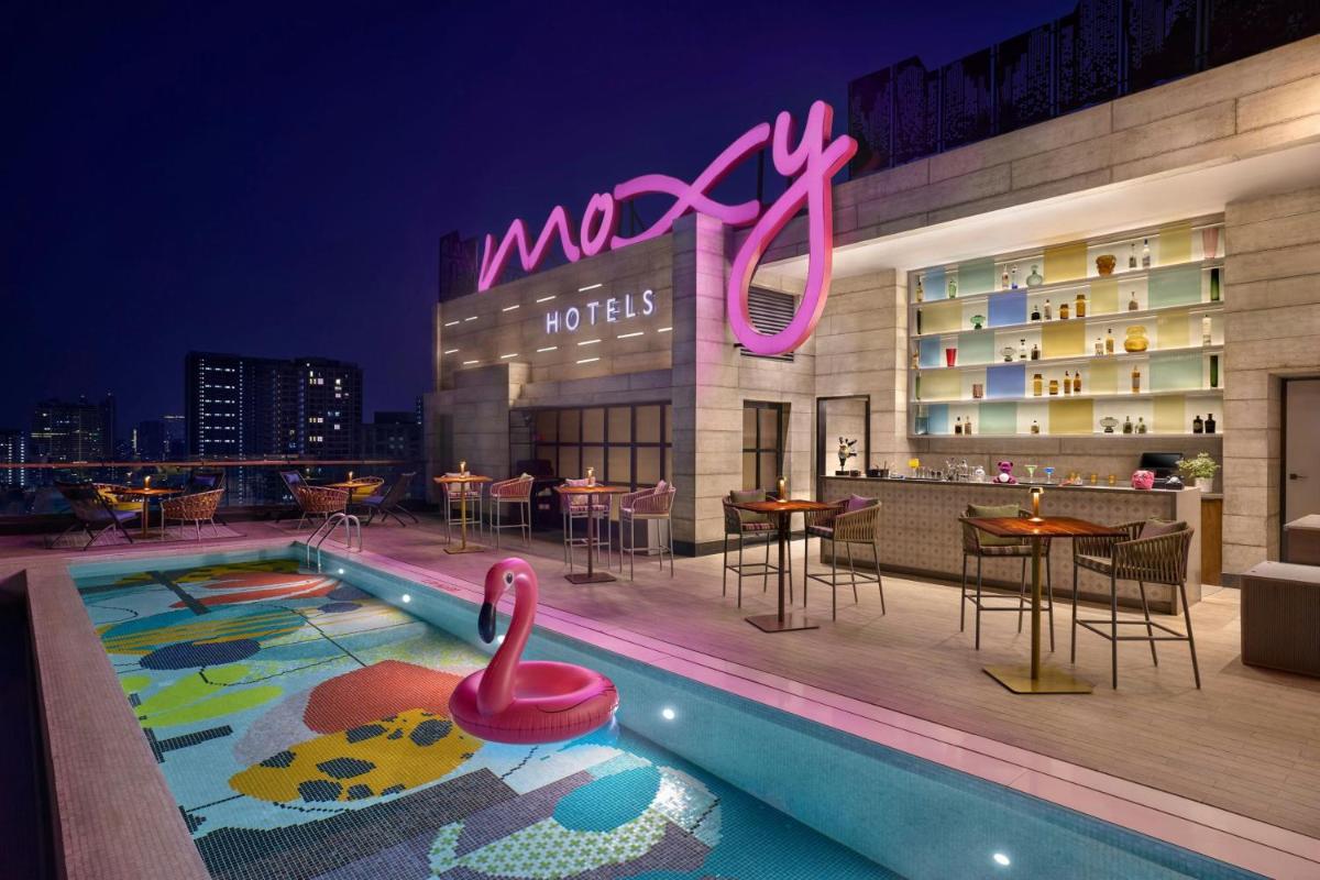 a pool with a swan on the roof of a hotel at Moxy Mumbai Andheri West in Mumbai