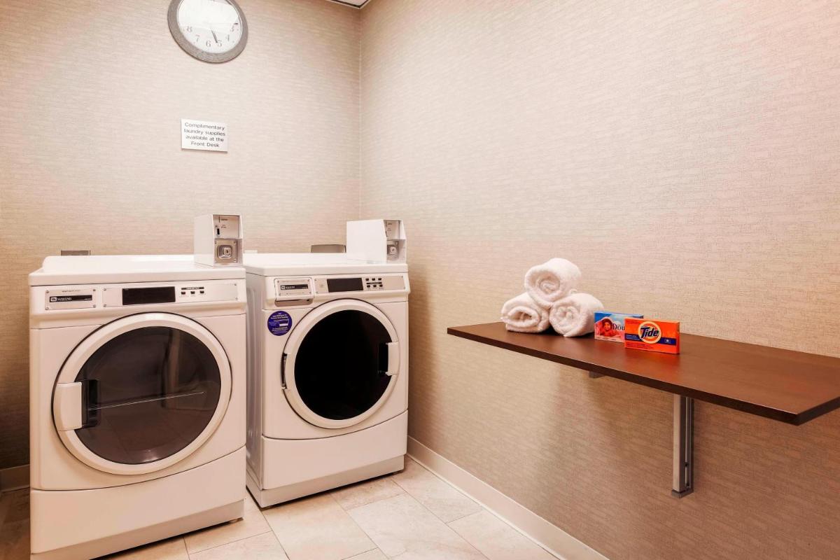 Courtyard by Marriott Dallas Arlington South - Housity