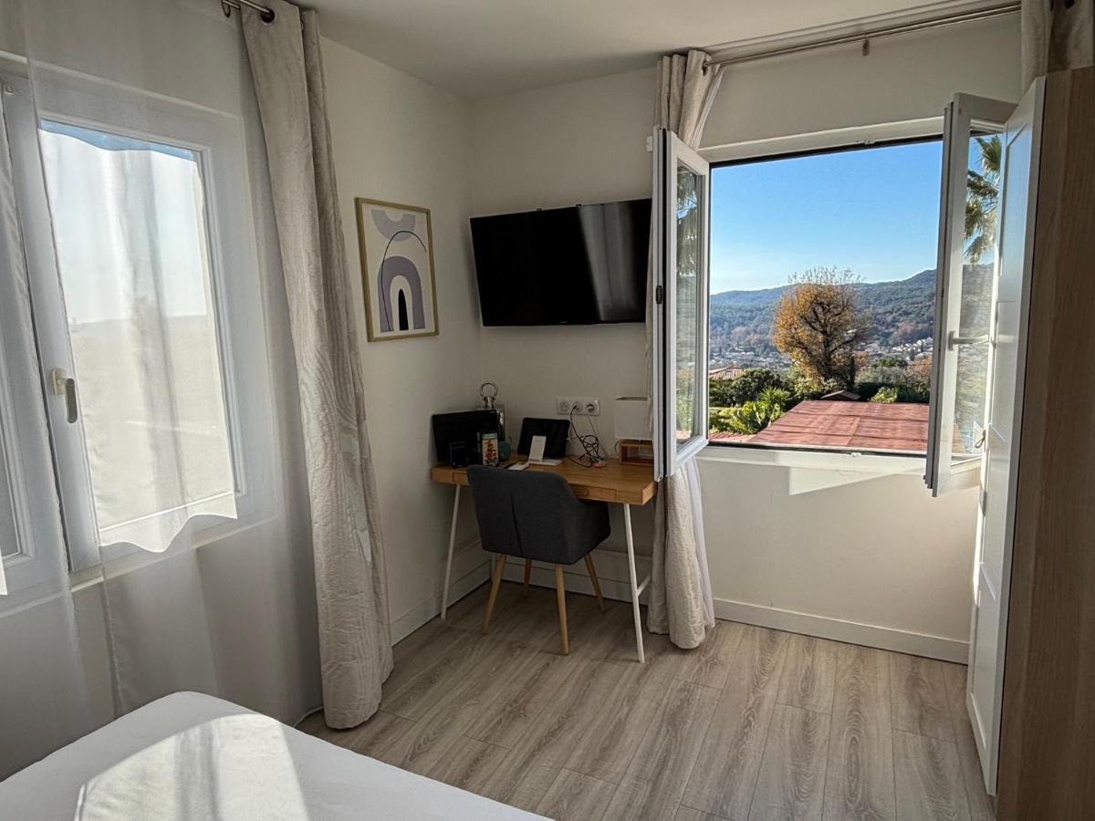Vue générale sur la montagne ou vue sur la montagne depuis l'hôtel