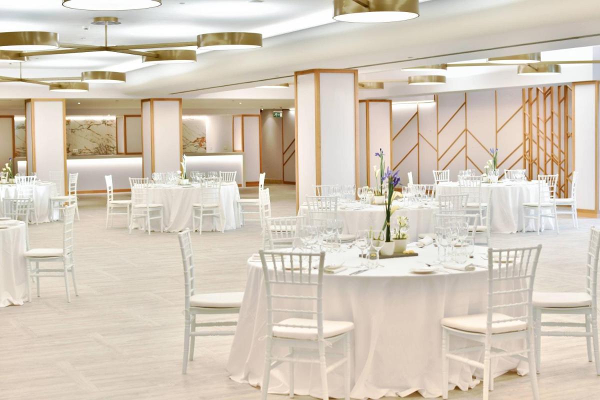 Un restaurante o sitio para comer en Denia Marriott La Sella Golf Resort & Spa