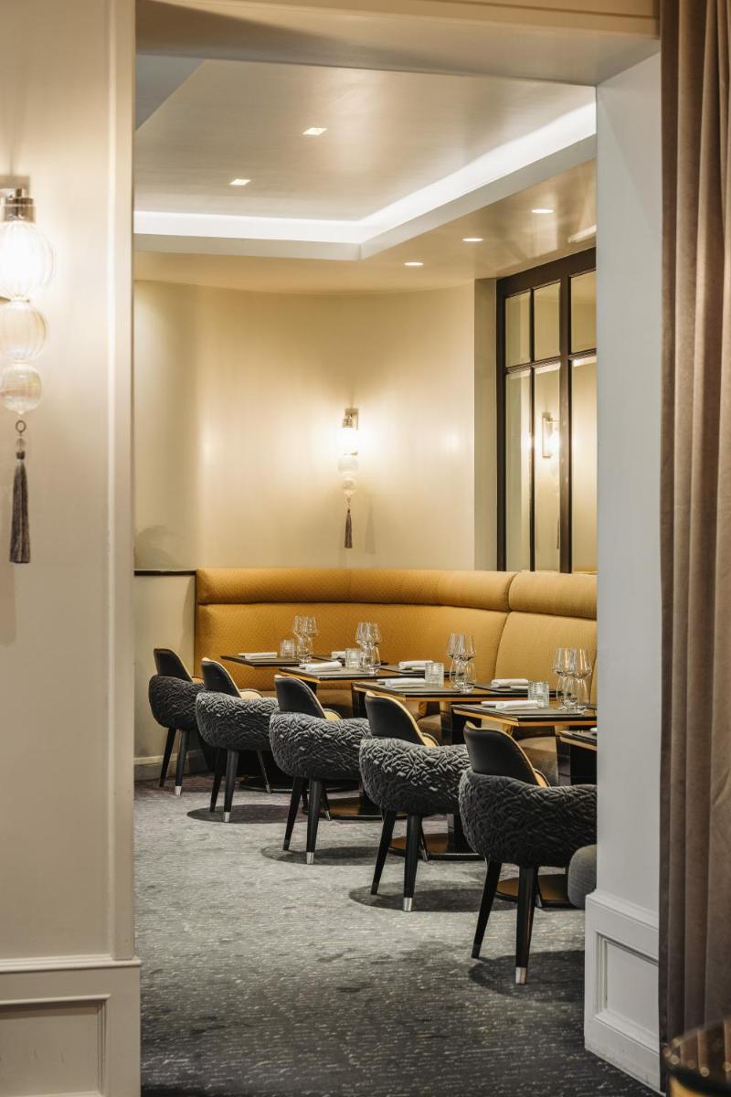 Coin salon dans l'établissement Le Burgundy Paris