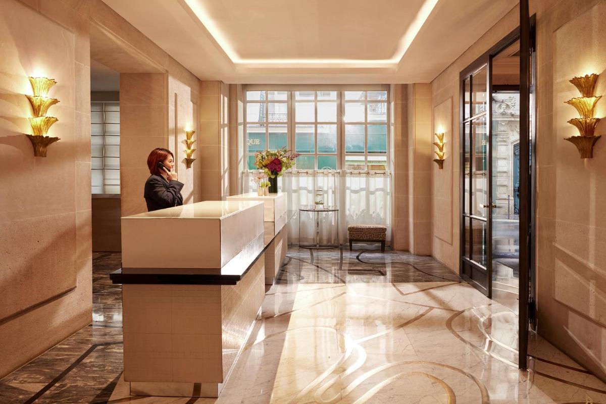 Coin salon dans l'établissement Le Burgundy Paris