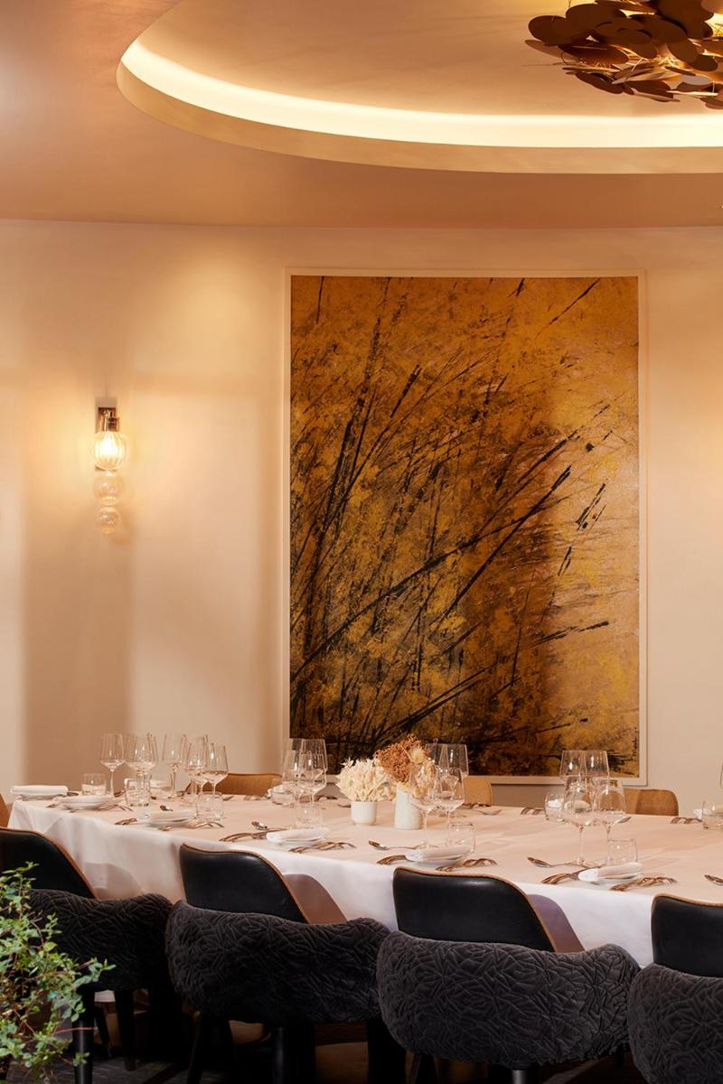 Restaurant ou autre lieu de restauration dans l'établissement Le Burgundy Paris