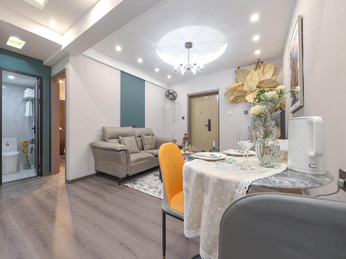 Annie Apartment - only 120 metres from Metro Line 2 Exit B of Chuanxingulou - Hizvo
