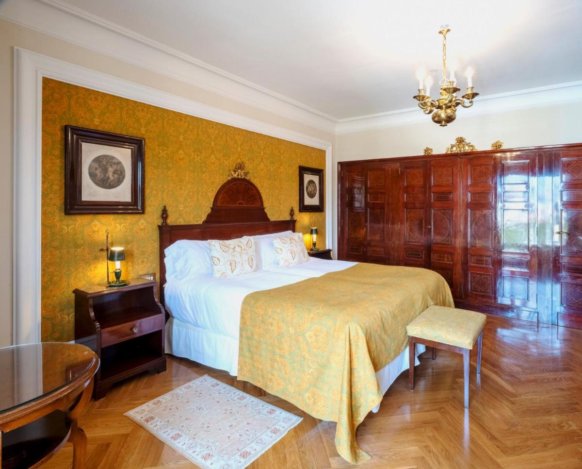 Cama o camas de una habitación en Hostal de la Gavina GL - The Leading Hotels of the World