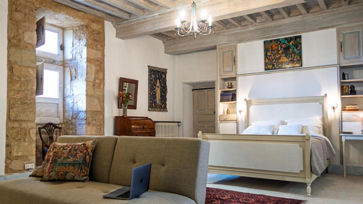 Chateau de Balsac - Housity