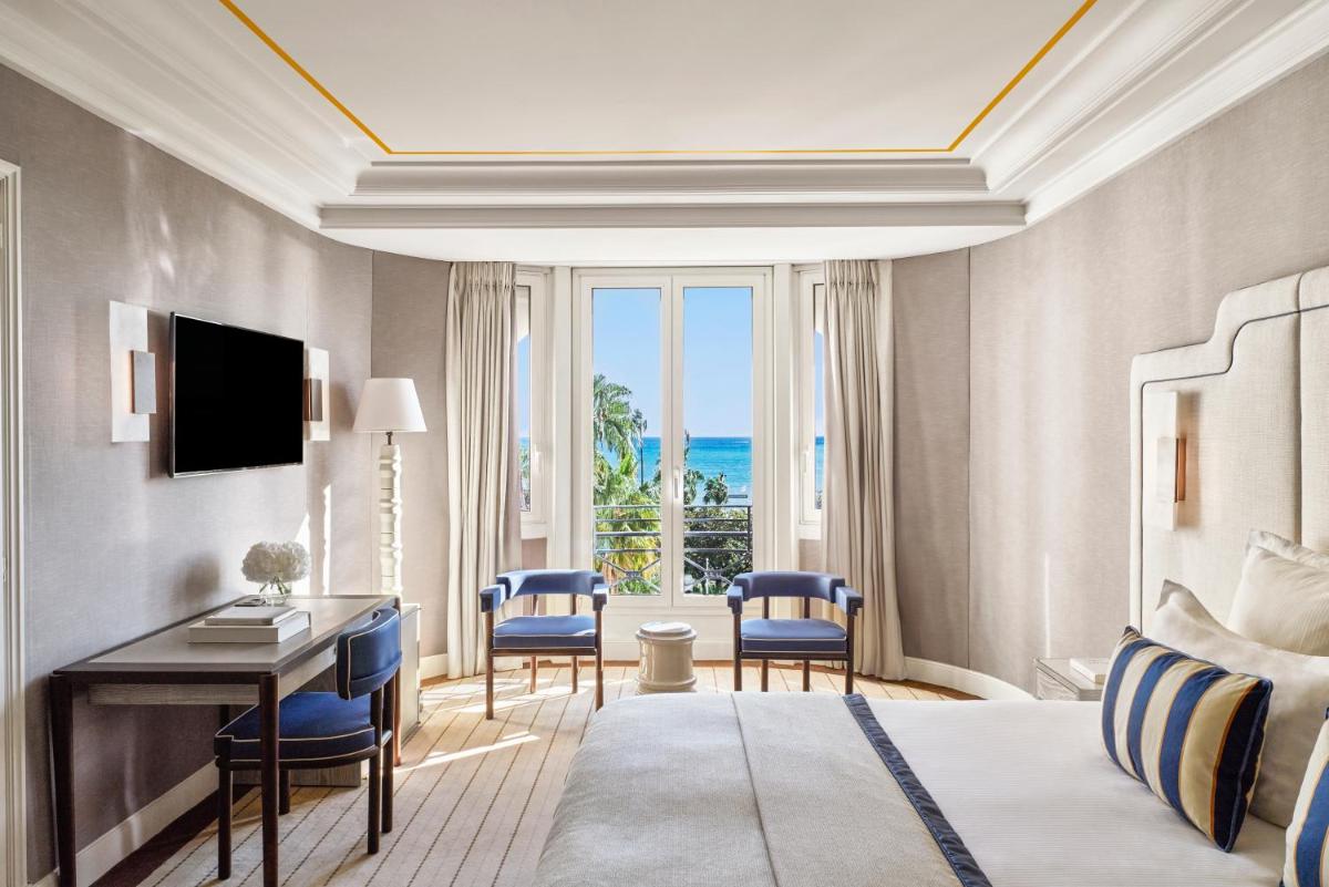 Un ou plusieurs lits dans un hébergement de l'établissement Hôtel Barrière Le Majestic Cannes
