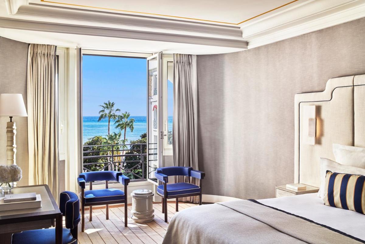 Un ou plusieurs lits dans un hébergement de l'établissement Hôtel Barrière Le Majestic Cannes