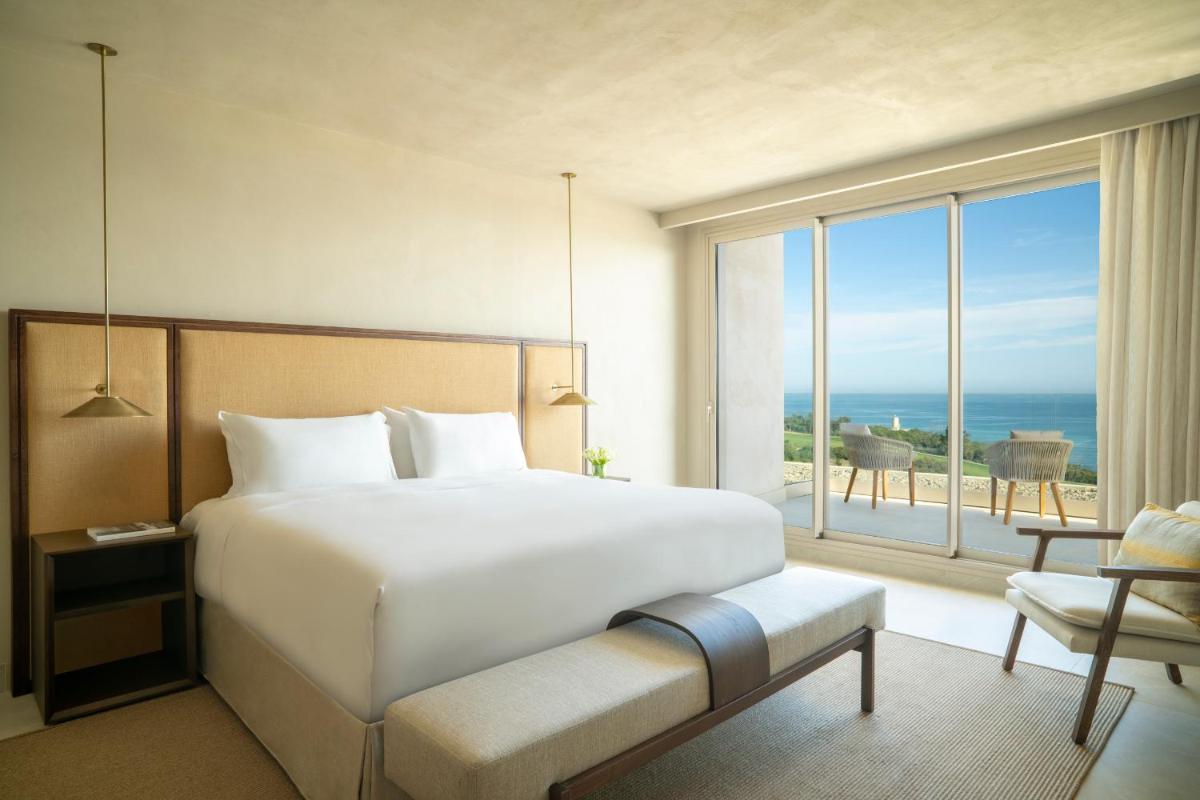 Cama o camas de una habitación en Fairmont La Hacienda Costa del Sol