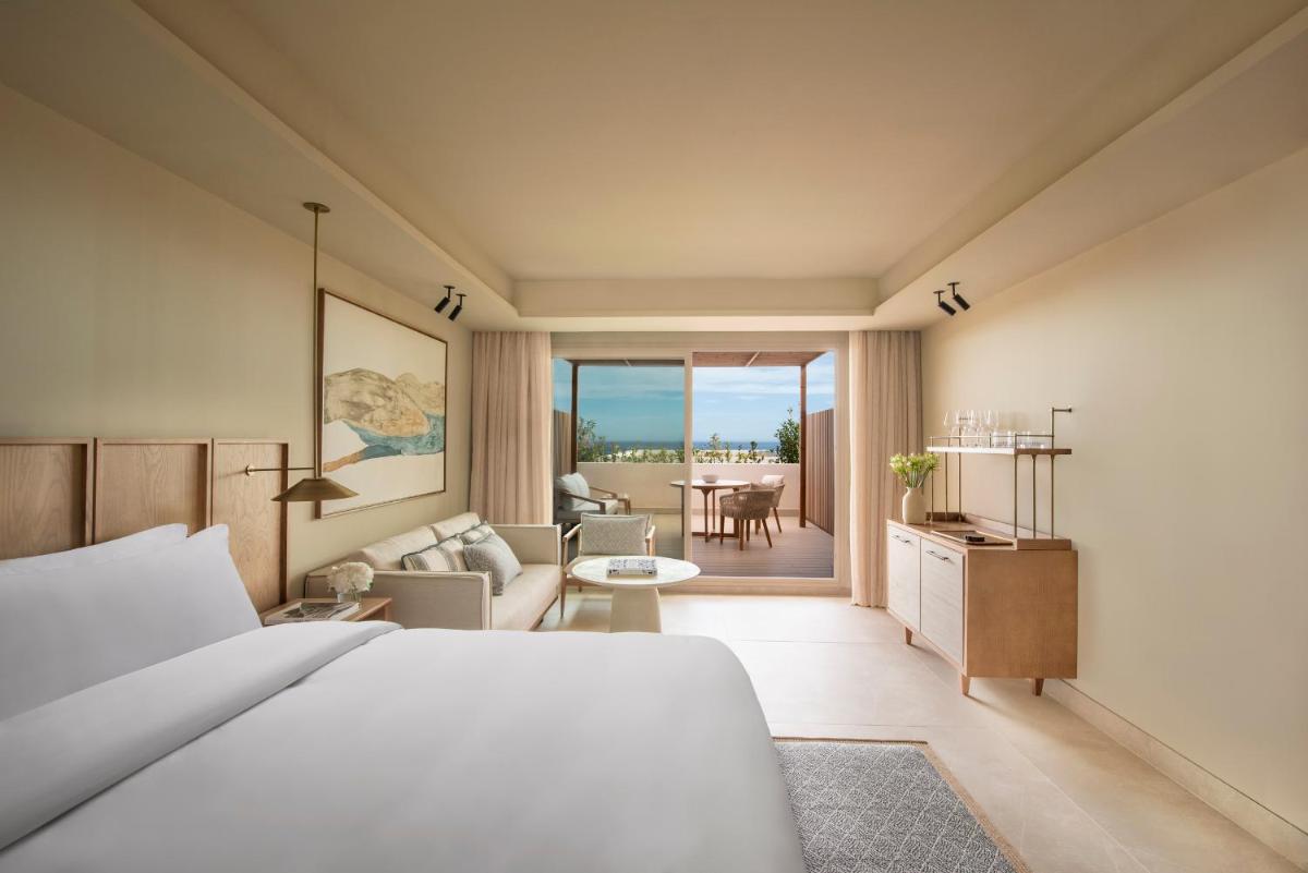 Cama o camas de una habitación en Fairmont La Hacienda Costa del Sol
