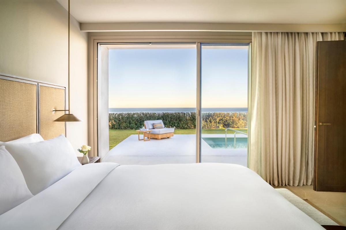 Cama o camas de una habitación en Fairmont La Hacienda Costa del Sol