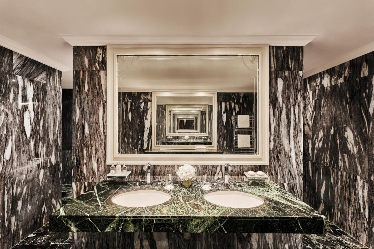 Salle de bains dans l'établissement Hôtel Barrière Le Majestic Cannes