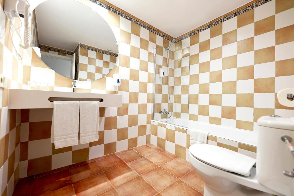 Un baño de Hotel Club Es Talaial