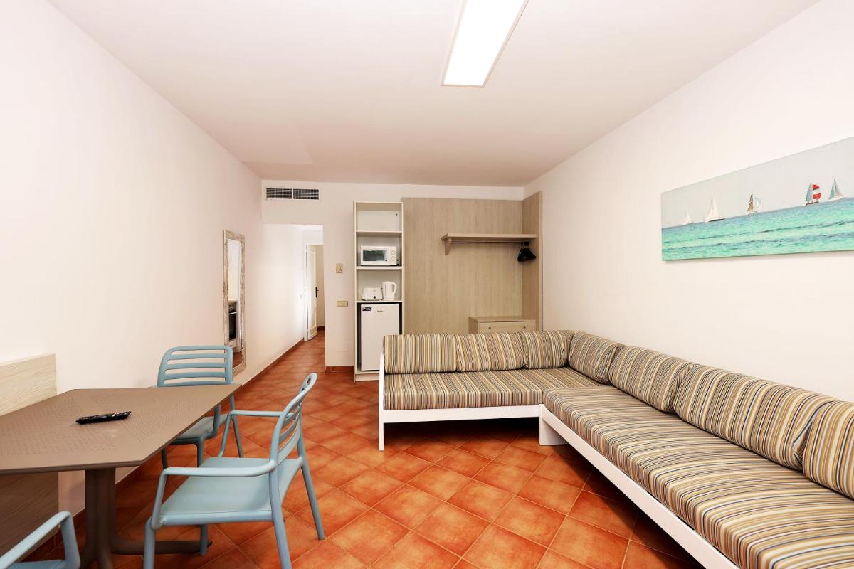 Zona de estar de Hotel Club Es Talaial