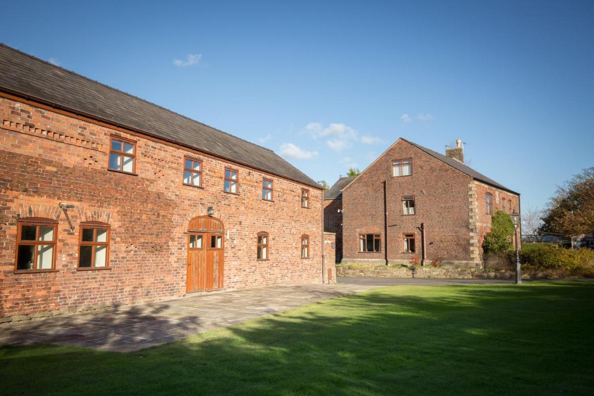 Parr Hall Farm, Eccleston - Housity
