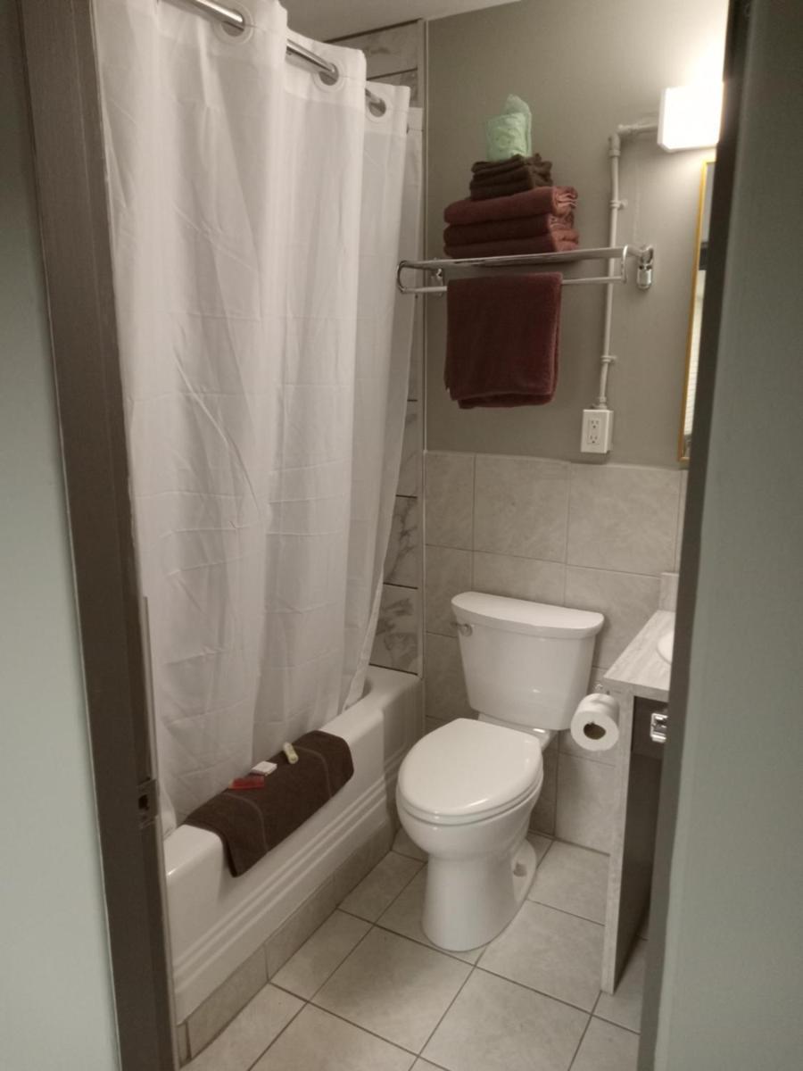 Park Lane Motor Hotel Medicine Hat - Housity