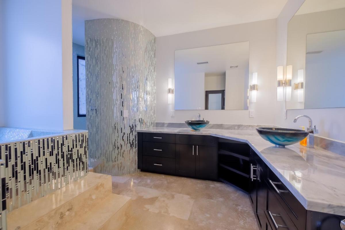 Diamante Beachfront Suites - Housity