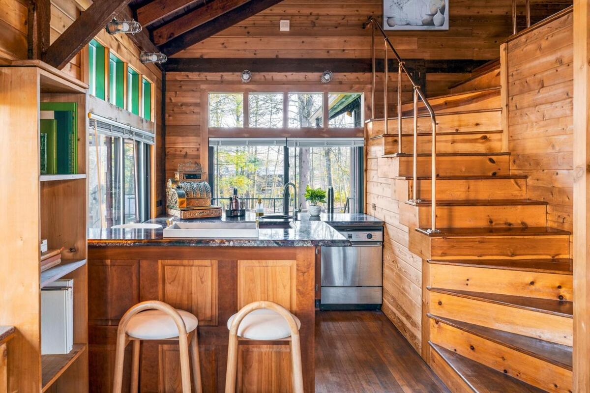 Couple's Retreat Lodge with Hot Tub and River Views - Housity