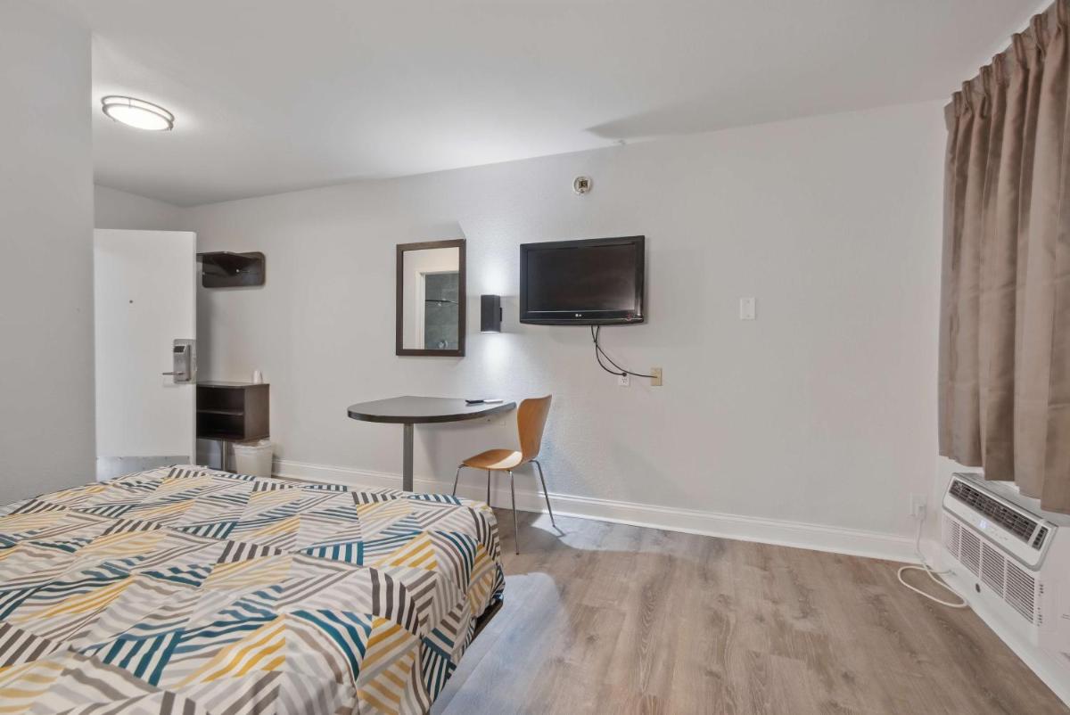 Motel 6-Normal, IL - Bloomington Area - Housity