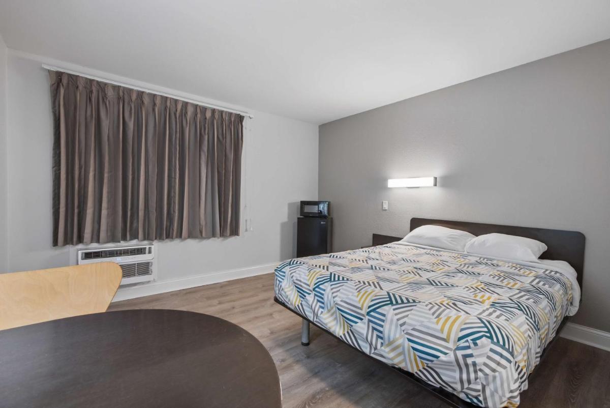 Motel 6-Normal, IL - Bloomington Area - Housity